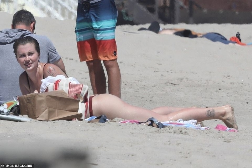 Người mẫu Ireland Baldwin khoe dáng đầy đặn - 8 Người mẫu Ireland Baldwin khoe dáng đầy đặn - 8