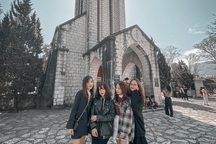 Khách ùn ùn đổ về du lịch, Sa Pa "cháy phòng" dịp Tết Dương lịch