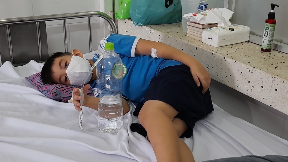 “Thủ phạm” khiến hàng loạt học sinh nhập viện nghi do bánh su kem - 2 “Thủ phạm” khiến hàng loạt học sinh nhập viện nghi do bánh su kem - 2