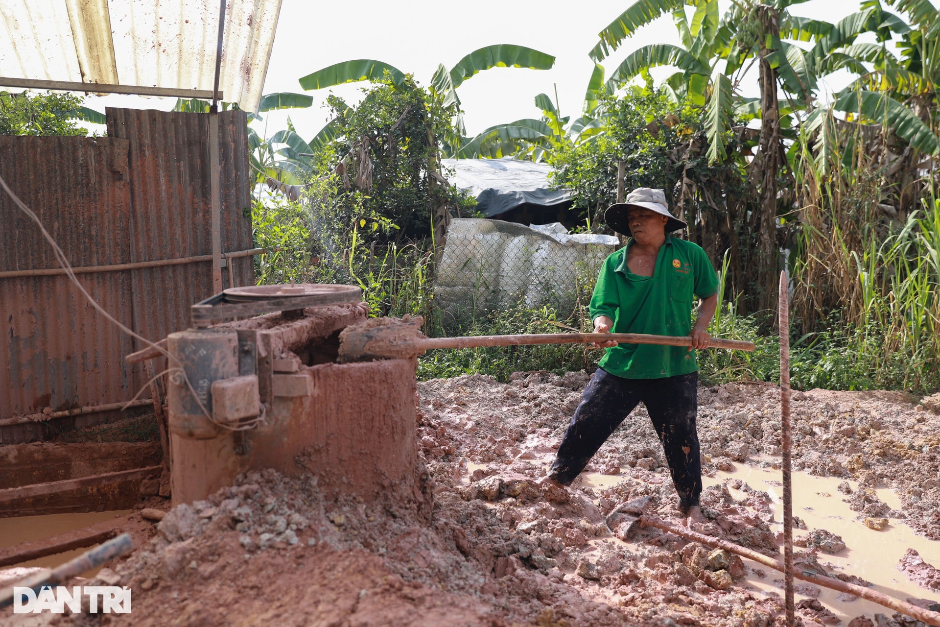 Lò nung tượng mèo đất tất bật ngày cận Tết Quý Mão - 3 Lò nung tượng mèo đất tất bật ngày cận Tết Quý Mão - 3