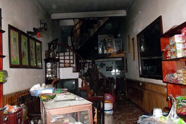 Hà Nội: Đốt nến để thay gas trong mưa bão, 4 người bị bỏng