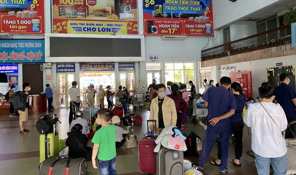 Người dân ồ ạt trả vé tàu Tết vì sợ dịch - 6 Người dân ồ ạt trả vé tàu Tết vì sợ dịch - 6