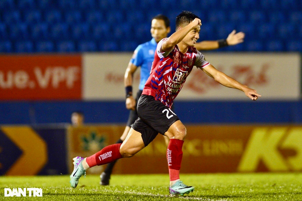 Thắng Bình Dương, CLB TPHCM sáng cửa trụ hạng tại V-League - 3 Thắng Bình Dương, CLB TPHCM sáng cửa trụ hạng tại V-League - 3