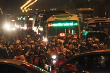 Giao thông cửa ngõ Sài Gòn ùn tắc, hỗn loạn suốt nhiều giờ