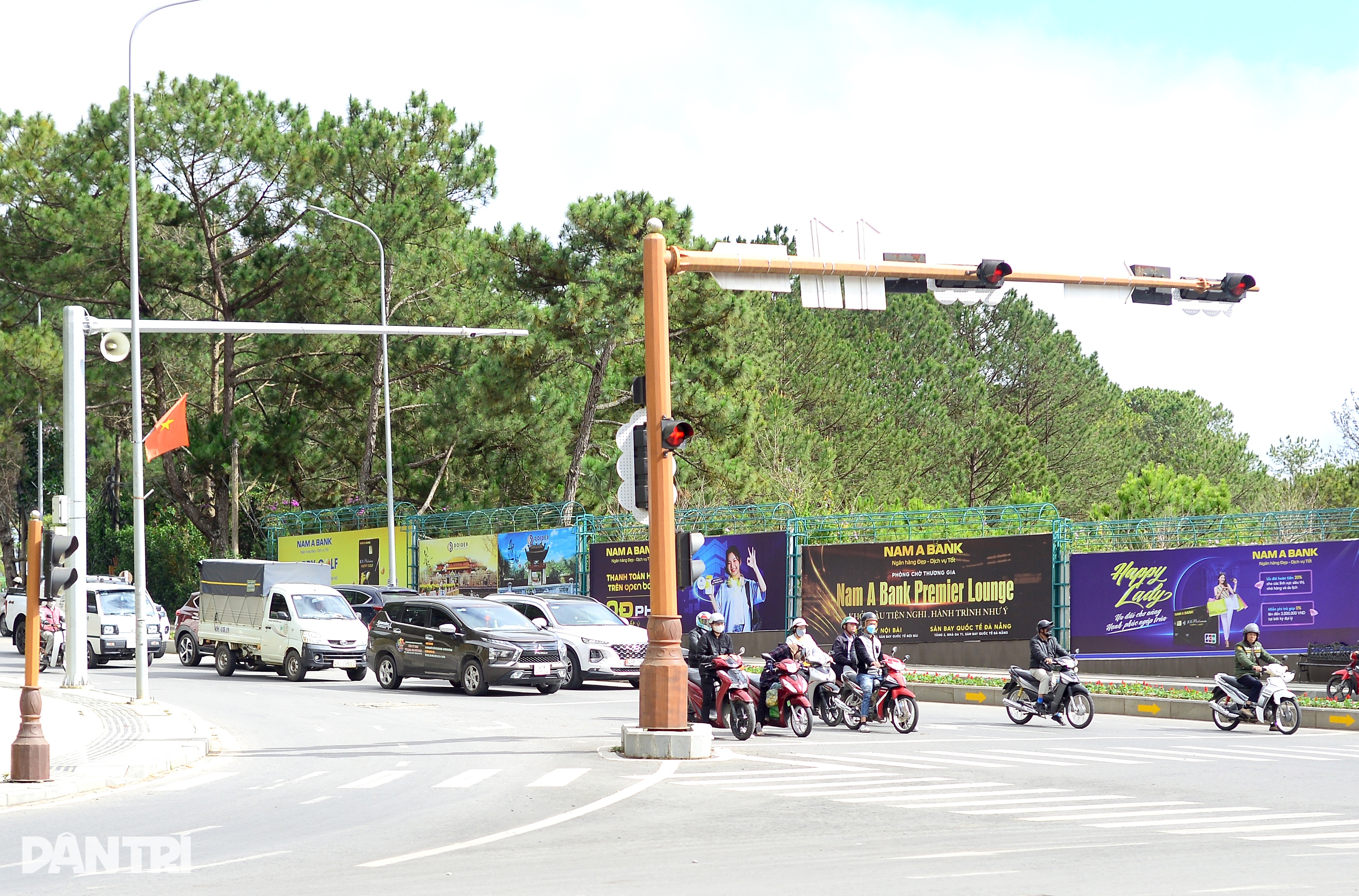 Trânsito em Dalat após perder o título de cidade da luz vermelha - 1 Giao thông Đà Lạt sau khi mất danh hiệu thành phố không đèn đỏ - 1