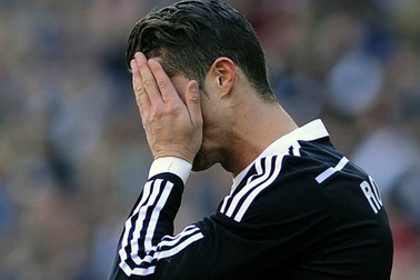 Cổ động viên Barcelona chế nhạo C.Ronaldo