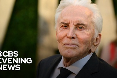 Những hình ảnh đáng nhớ về Kirk Douglas