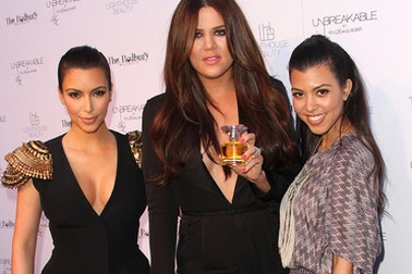 Gia đình cô Kim siêu vòng ba “tụ hội”