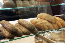 Vụ đi cấp cứu sau ăn bánh mì ở TPHCM: 65 học sinh có triệu chứng bất thường