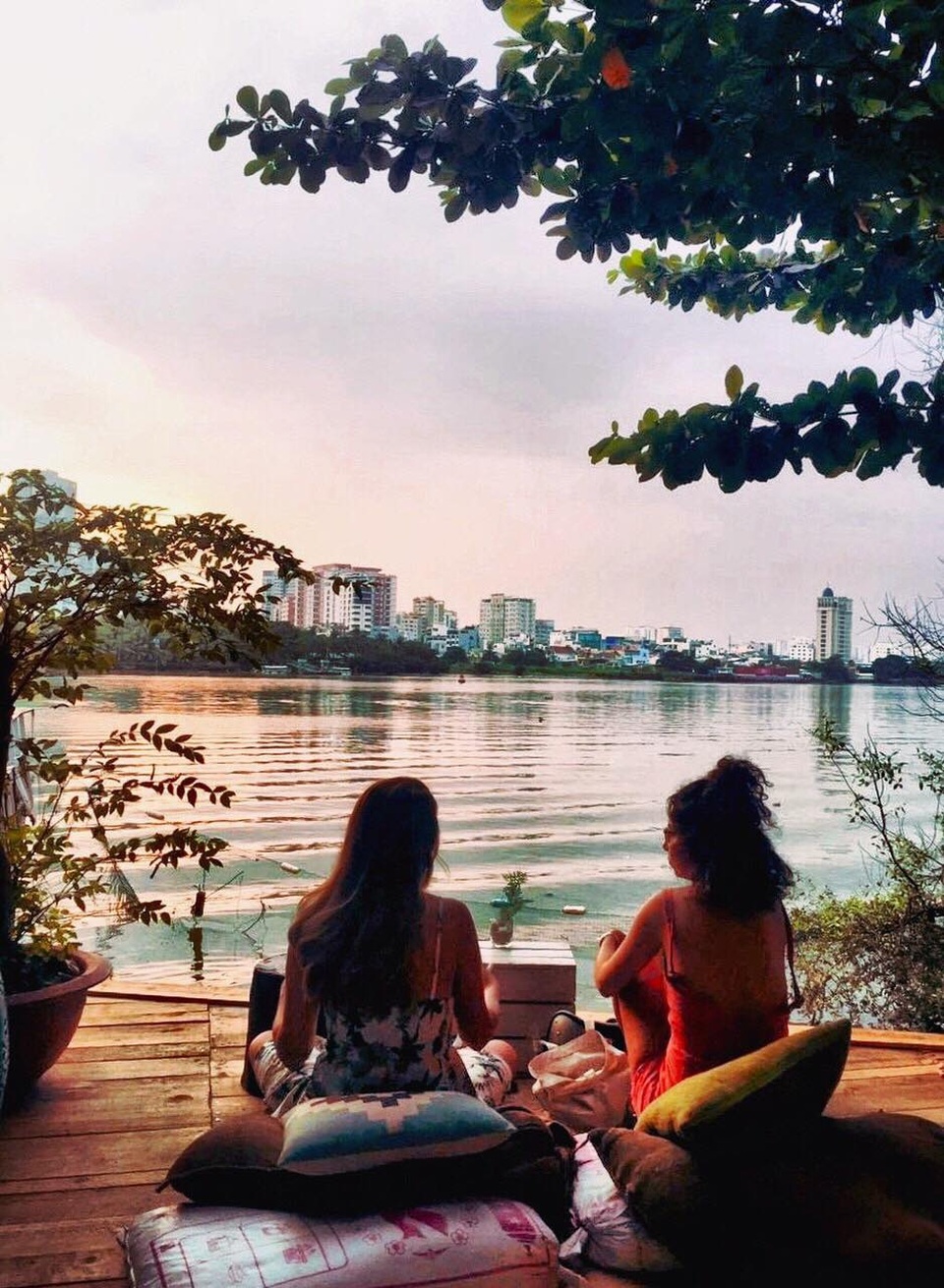 Quán cà phê nổi trên sông, địa điểm ngắm hoàng hôn thơ mộng ở Sài Gòn - 1 Quán cà phê nổi trên sông, địa điểm ngắm hoàng hôn thơ mộng ở Sài Gòn - 1