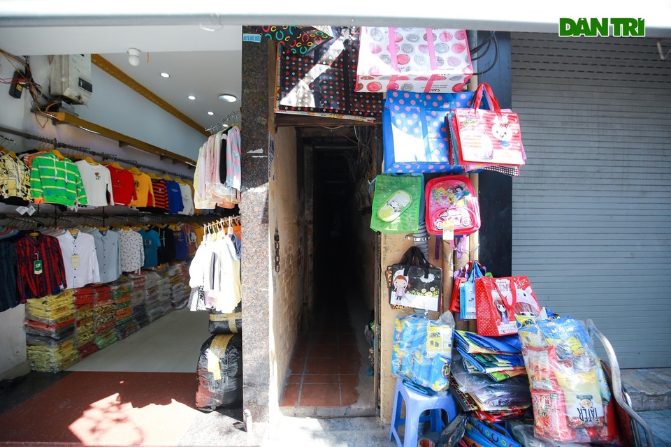 Tận mắt những ngõ nhỏ như địa đạo chỉ một người đi vừa “độc nhất” ở Hà Nội - 5 Tận mắt những ngõ nhỏ như địa đạo chỉ một người đi vừa “độc nhất” ở Hà Nội - 5