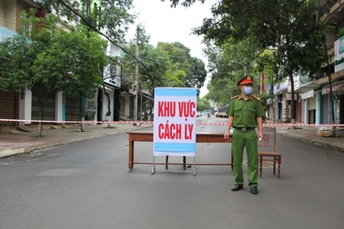 Nhắc nhở một bác sĩ phàn nàn “loa phường lải nhải chuyện covy covid”