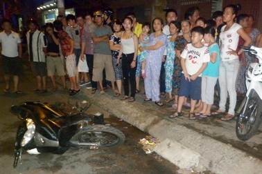 Cô gái bị thiêu sống trước phòng trà đã tử vong