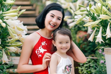 Ngọc Hân và vị hôn phu mong có con gái đáng yêu như bé nhà Hồng Quế