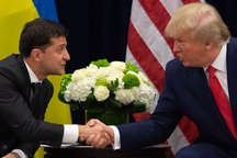 Nhà Trắng công bố cuộc gọi gây "bão" giữa ông Trump và Tổng thống Ukraine