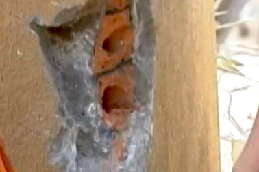 Tá hoả phát hiện trụ cầu treo Chu Va được xây bằng gạch?