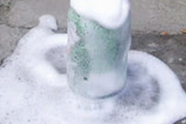 Cảnh báo khi ăn kẹo bạc hà Mentos cùng Coca Cola