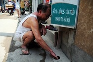 Tháng đầu mùa nóng, tá hoả hóa đơn tiền nước 33 triệu đồng