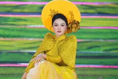 Siêu mẫu Vũ Thu Phương nói về sự cố tại show thời trang ở Bắc Kạn