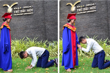 Tốt nghiệp thạc sĩ, chàng trai Quảng Ngãi quỳ lạy cảm tạ công ơn của mẹ