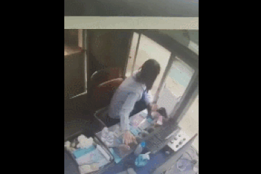 Trốn vé trạm thu phí bất thành, tài xế còn hành hung nhân viên bán vé