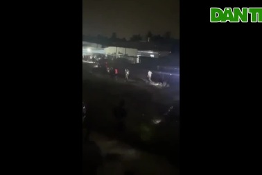 Hàng chục con bạc bị lực lượng chức năng bắt giữ giữa đầm lầy