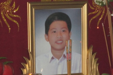 Đi xe máy lạng lách bị nhắc, học sinh lớp 9 đâm chết người