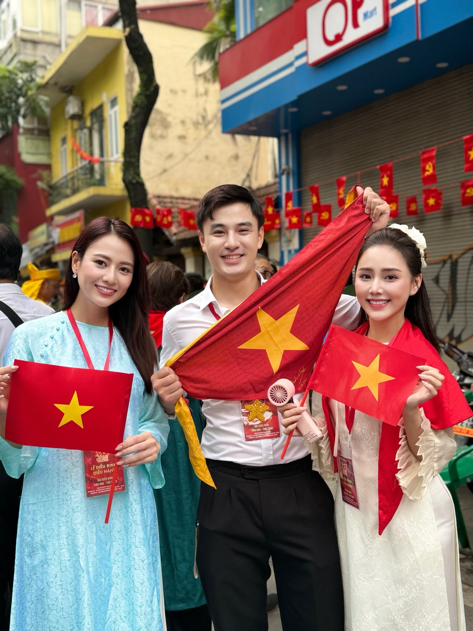 Hồng Diễm, Lương Thu Trang diện áo dài nổi bật ở buổi tập luyện diễu binh - 5