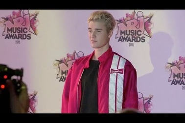 Justin Bieber dự lễ trao giải âm nhạc