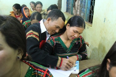 “Sống lại” phong trào Bình dân học vụ giữa vùng đồng bào dân tộc thiểu số