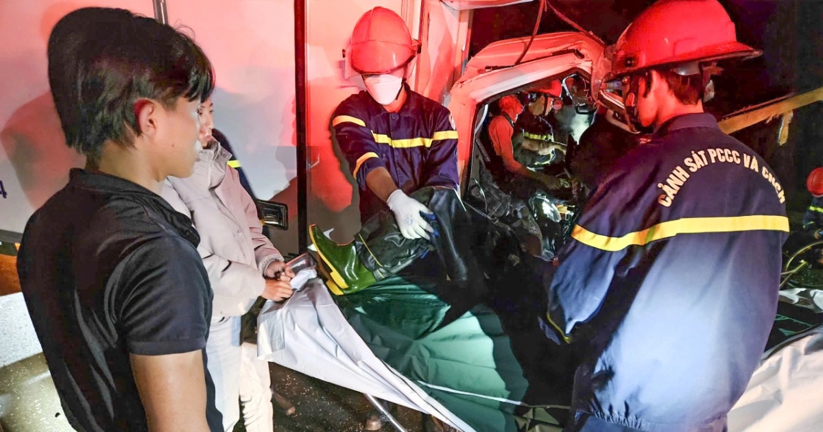 2 xe tải đấu đầu ở Lâm Đồng, 2 người tử vong