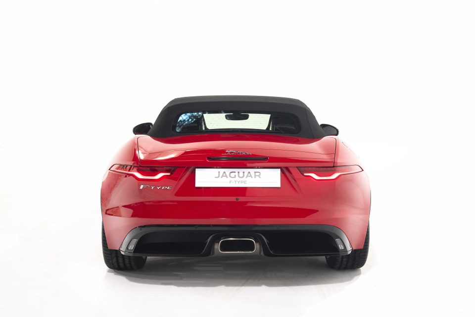 Jaguar F-TYPE mới về Việt Nam có giá lên đến 15,29 tỷ đồng - 7 Jaguar F-TYPE mới về Việt Nam có giá lên đến 15,29 tỷ đồng - 7