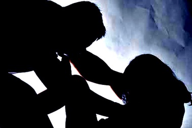 Đến nhà bạn nhậu, rắp tâm hiếp dâm con gái bạn