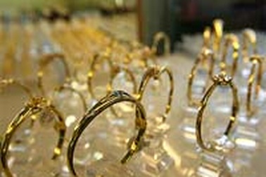 Giá vàng vượt mốc 1,7 triệu đồng/chỉ