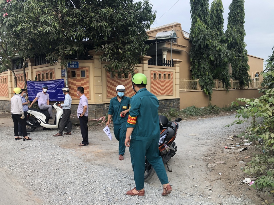 TPHCM: Phong tỏa nơi làm, nơi ở của bệnh nhân Covid-19 về nước chui - 1 TPHCM: Phong tỏa nơi làm, nơi ở của bệnh nhân Covid-19 về nước chui - 1