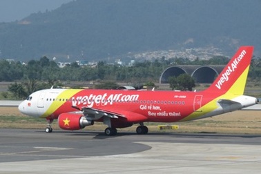 Mưa lớn tại Tân Sơn Nhất, máy bay phải chuyển hướng Cam Ranh