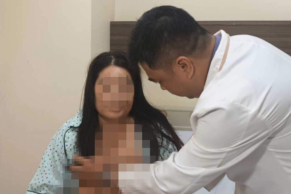Cho ong đốt để điều trị ung thư vú, người phụ nữ gánh hậu quả nặng nề - 1 Cho ong đốt để điều trị ung thư vú, người phụ nữ gánh hậu quả nặng nề - 1