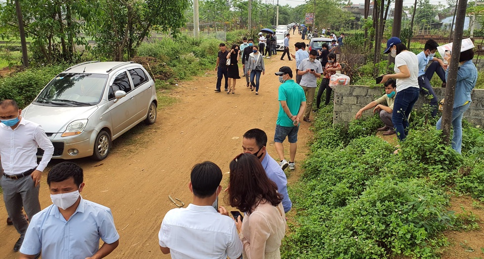 Ồ ạt đầu cơ găm đất khiến giá tăng phi mã, hệ lụy khủng khiếp ra sao? - 1 Ồ ạt đầu cơ găm đất khiến giá tăng phi mã, hệ lụy khủng khiếp ra sao? - 1