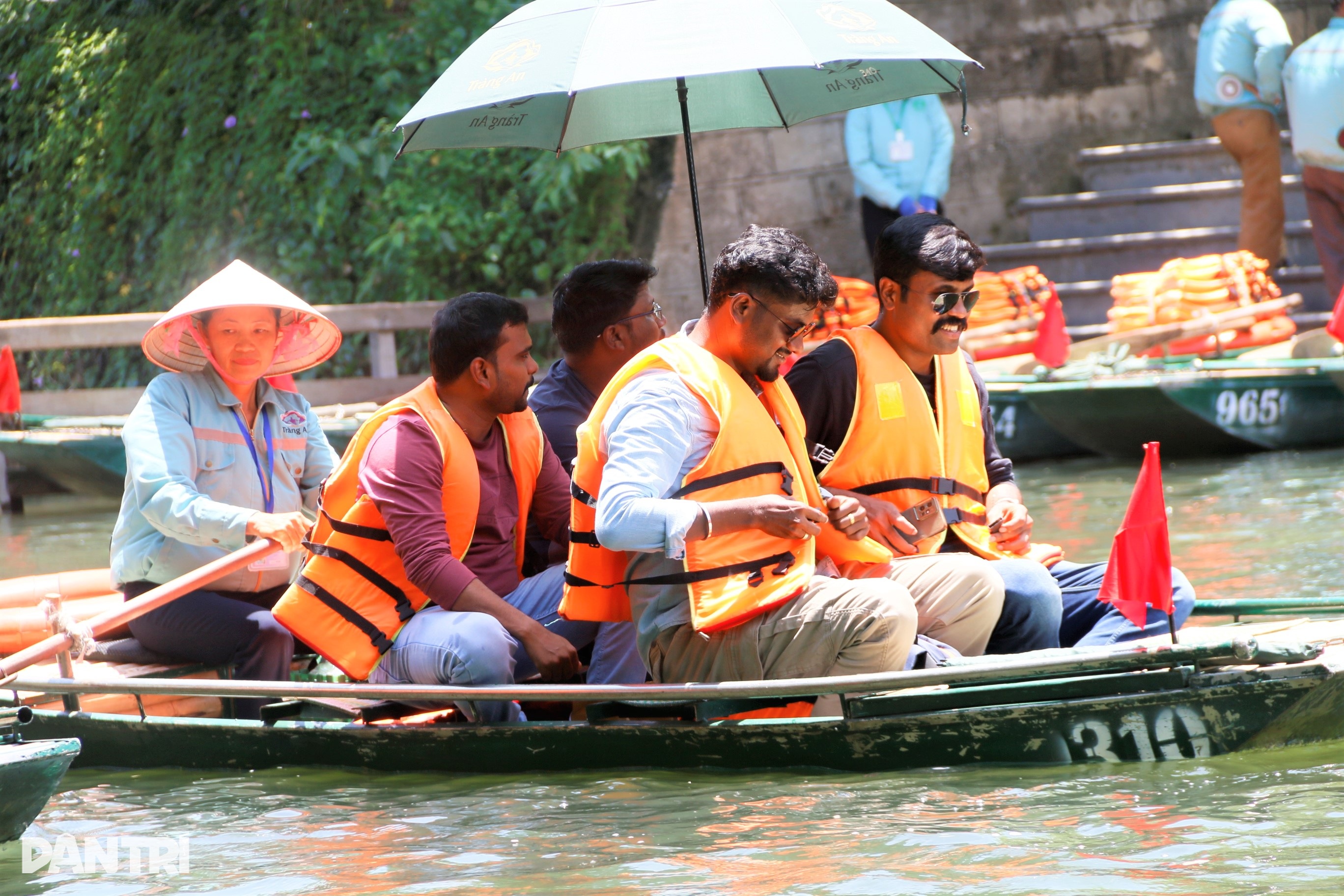 Delegasi 4.500 orang miliarder India dengan gembira mengunjungi situs warisan Trang An - 8 Đoàn 4.500 người của tỷ phú Ấn Độ hào hứng tham quan di sản Tràng An - 8