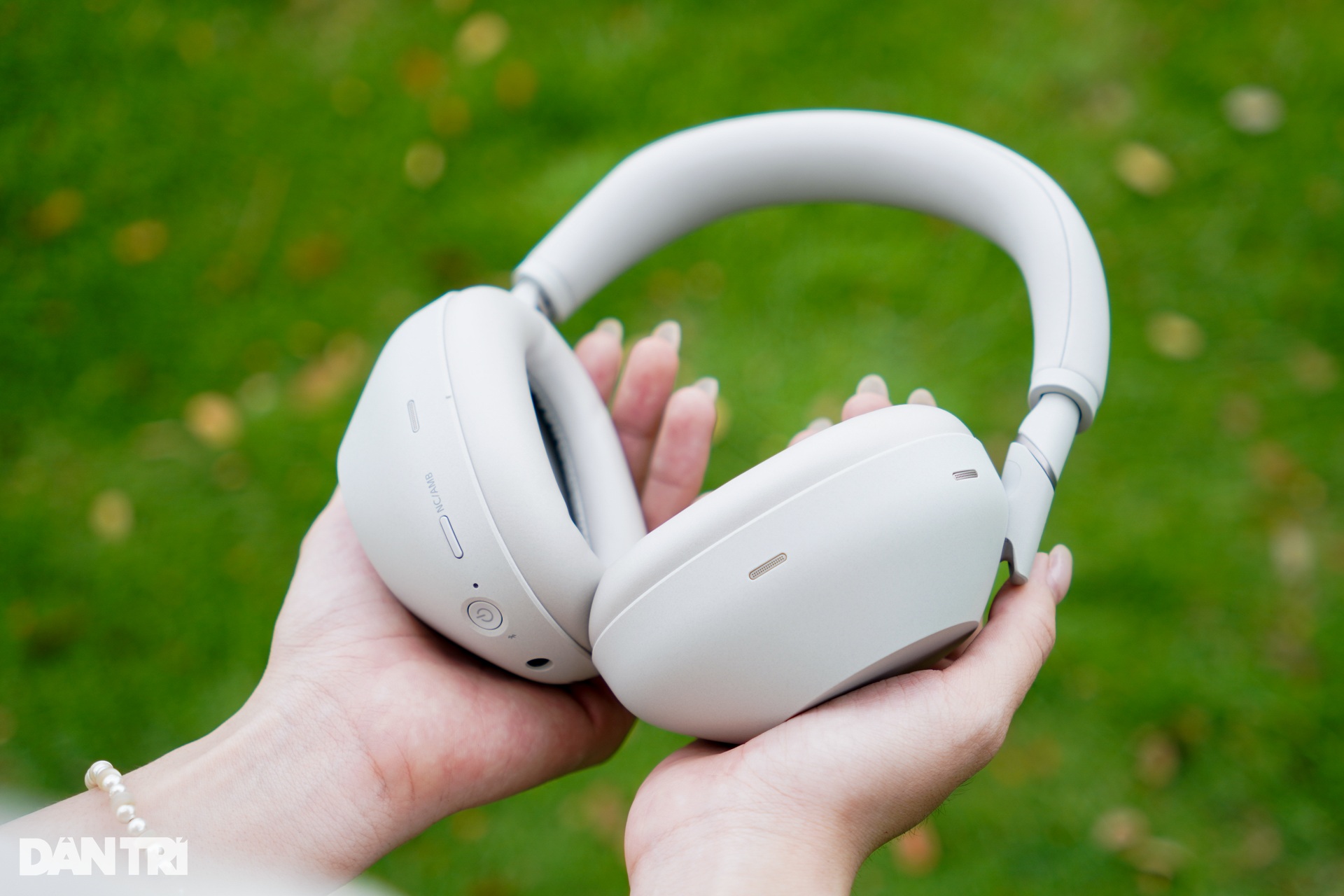 Trải nghiệm Sony WH-1000XM6: Đối thủ của Apple AirPods Max - 3