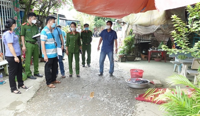 Lực lượng chức năng phối hợp tổ chức khám nghiệm hiện trường