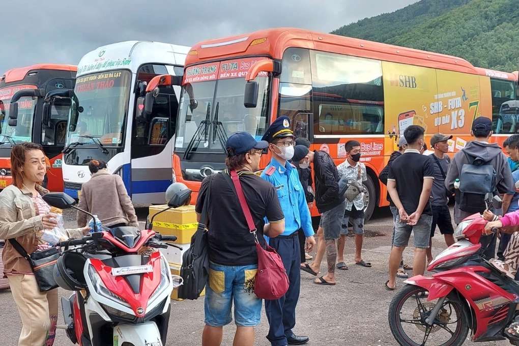 Xô xát với hành khách, nhà xe xin rút kinh nghiệm - 1 Xô xát với hành khách, nhà xe xin rút kinh nghiệm - 1