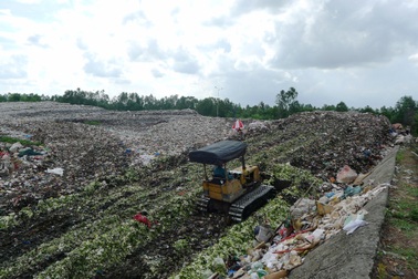 Ăn cùng ruồi, ngủ cùng... mùi hôi thối!