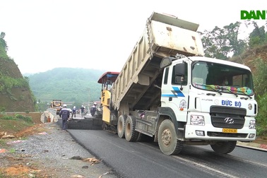 Tuyến đường nối Lào Cai - Sapa hơn 2.500 tỷ đồng được thảm nhựa