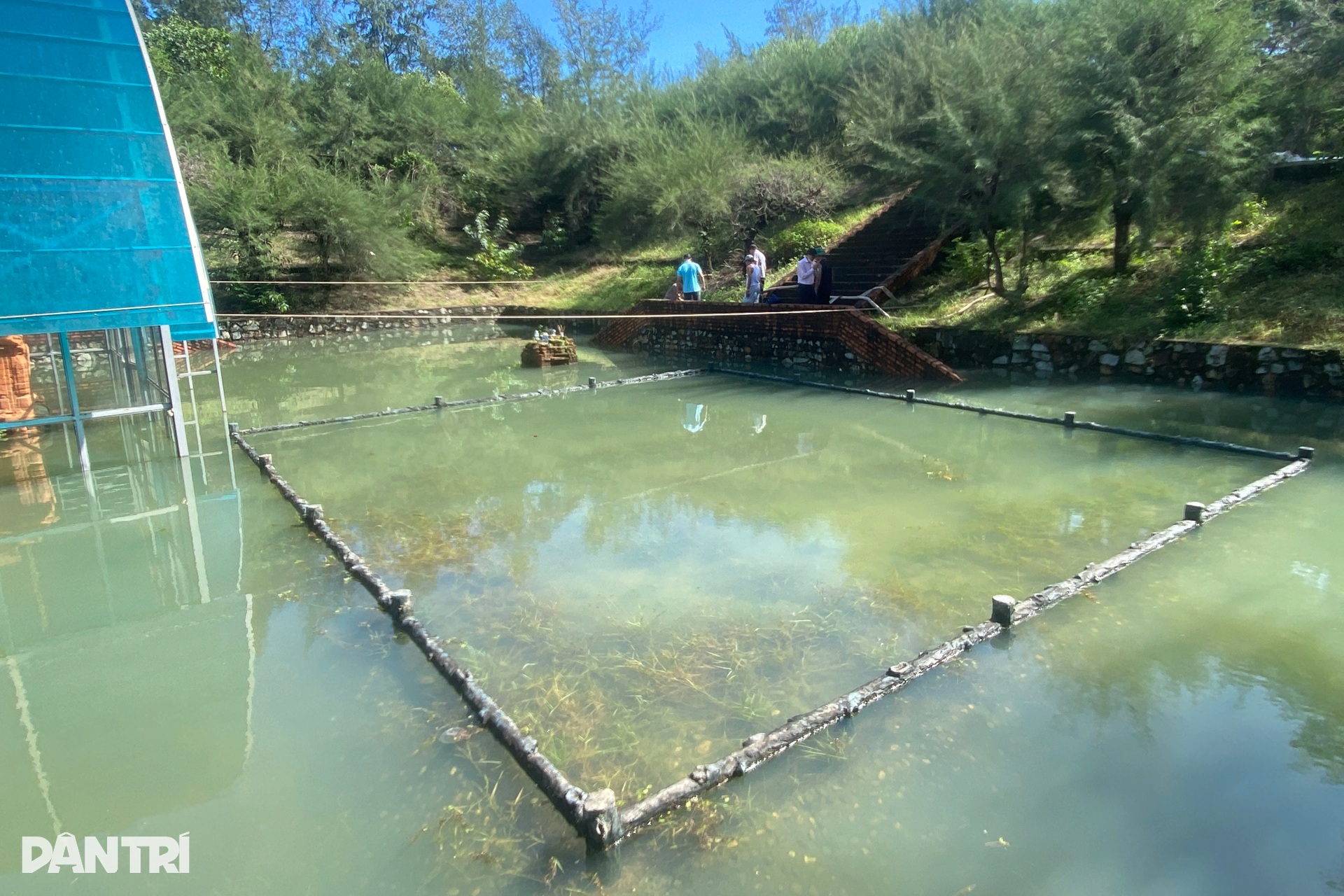 ប៉មចាមអាយុរាប់ពាន់ឆ្នាំនៅក្រោមនីវ៉ូទឹកសមុទ្ររងគ្រោះទឹកជំនន់យូរឆ្នាំ - ៤ Tháp Chăm cổ nghìn năm tuổi nằm dưới mực nước biển bị ngập lụt kéo dài - 4