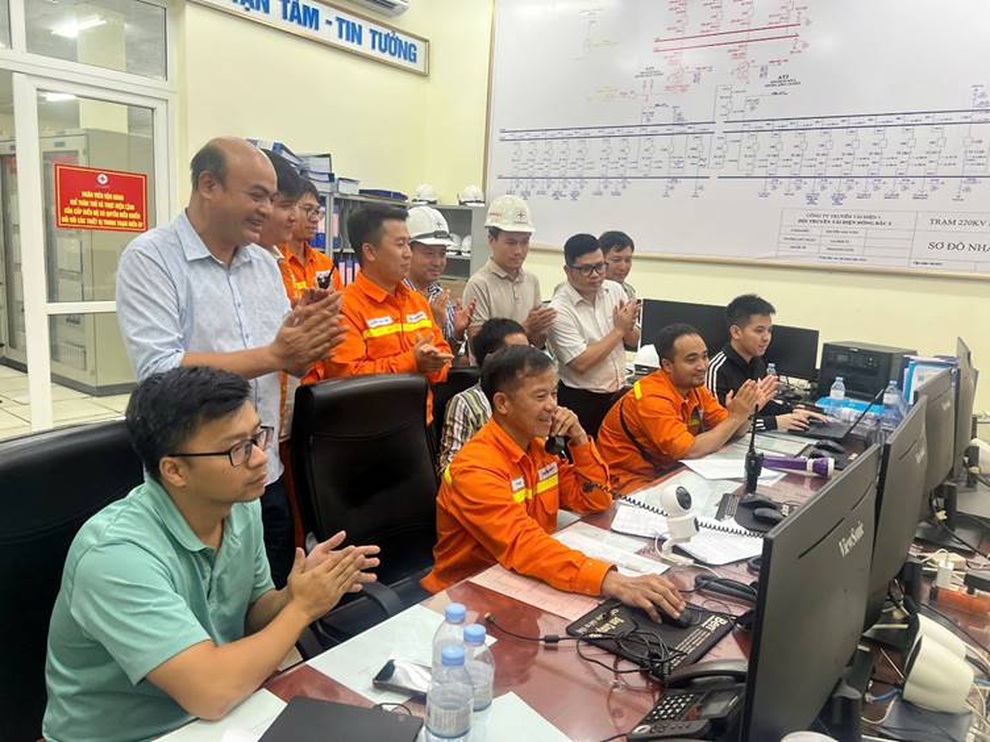 Đóng điện thành công máy biến áp AT2 Trạm biến áp 220kV Bắc Quang - 1 Đóng điện thành công máy biến áp AT2 Trạm biến áp 220kV Bắc Quang - 1