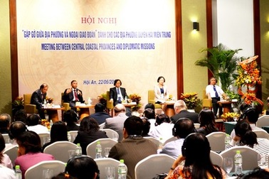 Hội nghị ngoại giao đoàn gặp gỡ lãnh đạo 9 tỉnh duyên hải miền Trung