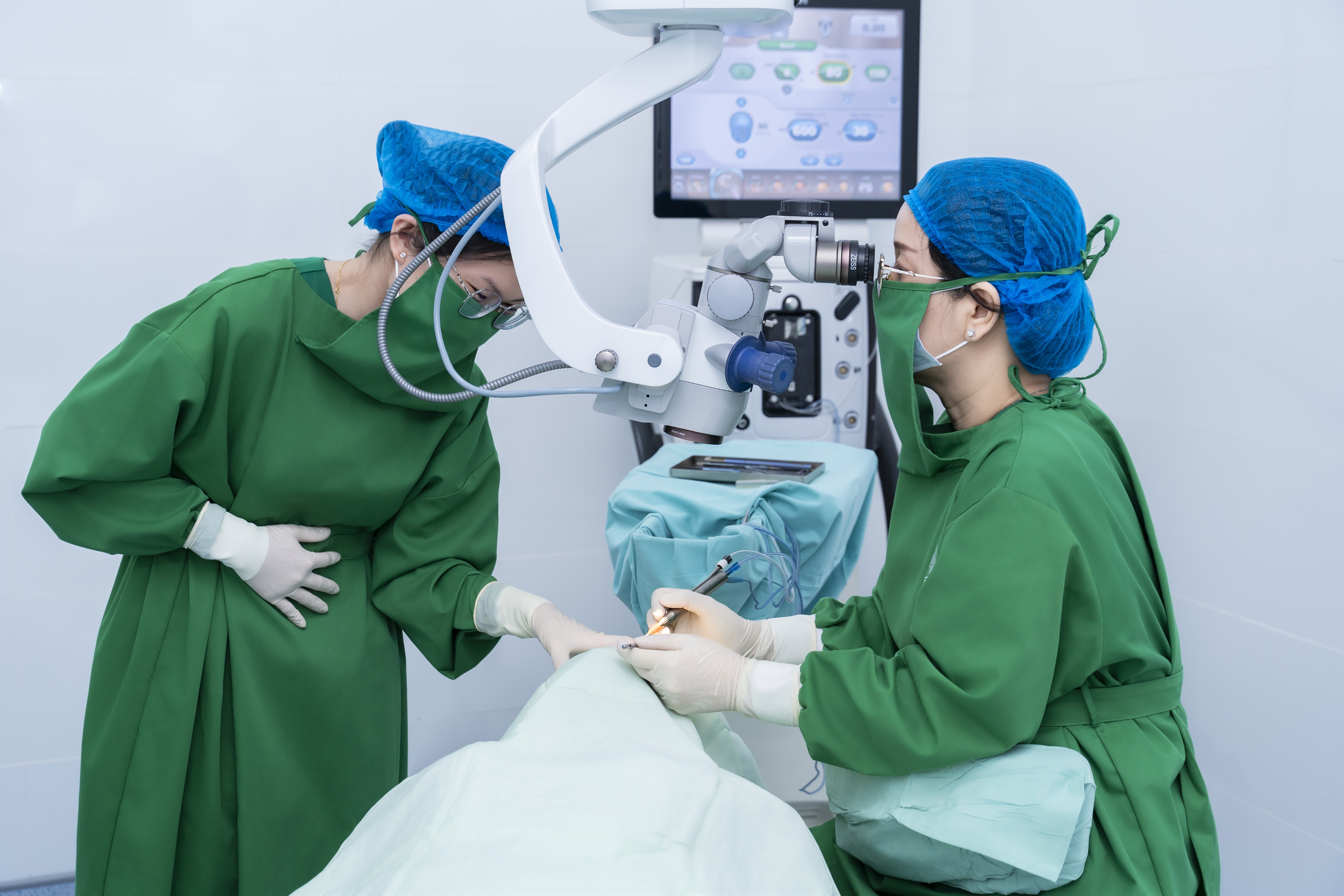 Suy giảm thị lực ở người lớn tuổi - đừng bỏ lỡ “thời điểm vàng” điều trị - 2