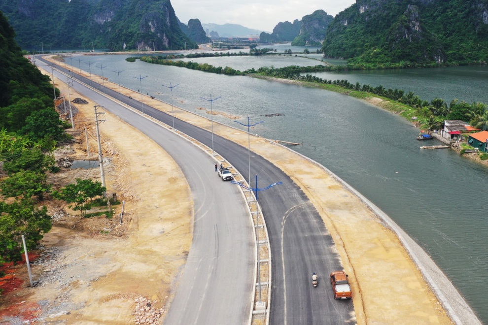 Cơ hội cho bất động sản Cẩm Phả khi tuyến đường bao biển nghìn tỷ hoạt động - 1 Cơ hội cho bất động sản Cẩm Phả khi tuyến đường bao biển nghìn tỷ hoạt động - 1