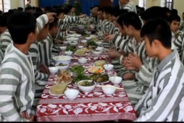 Bữa cơm khát vọng hoàn lương